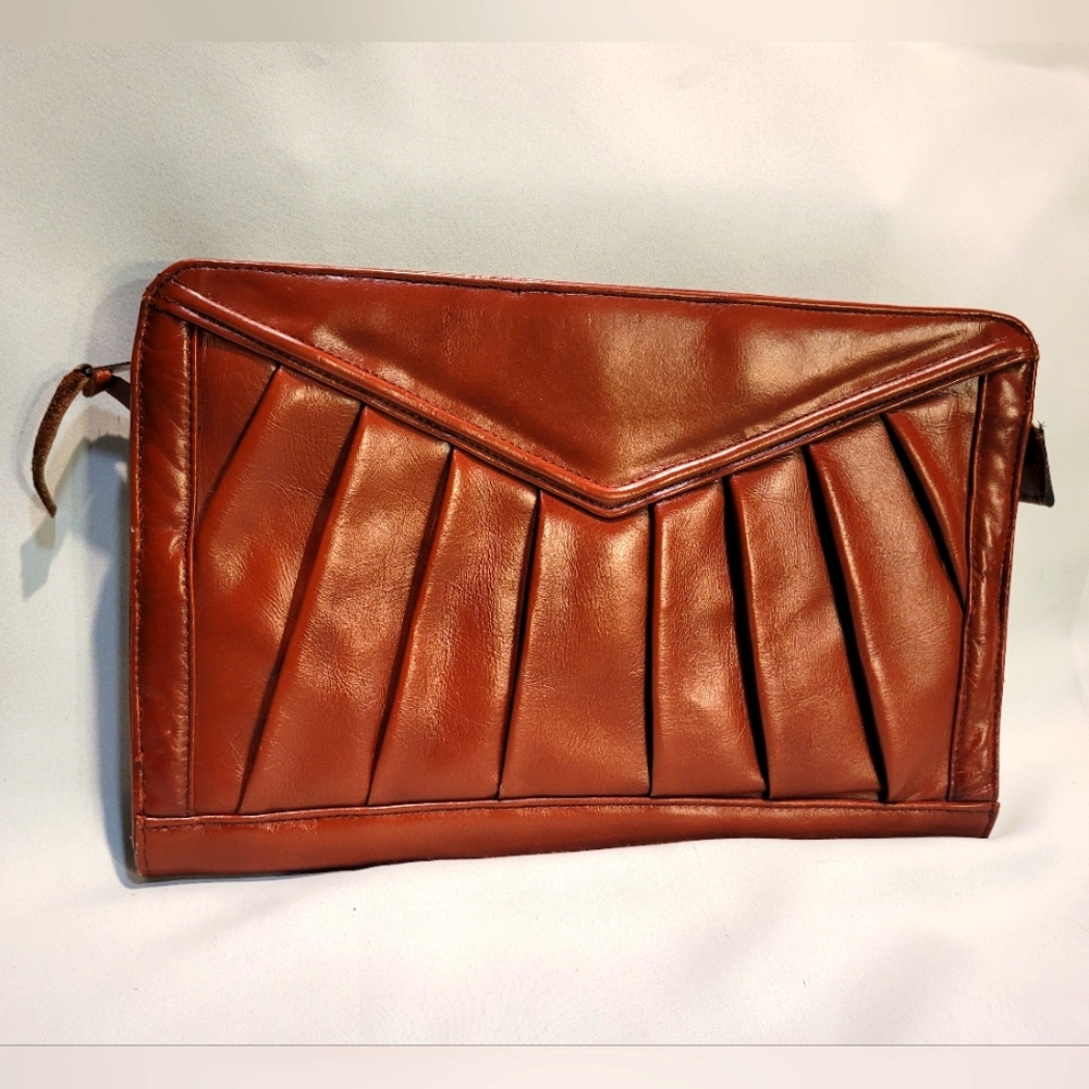 Vintage La Parisienne leather clutch